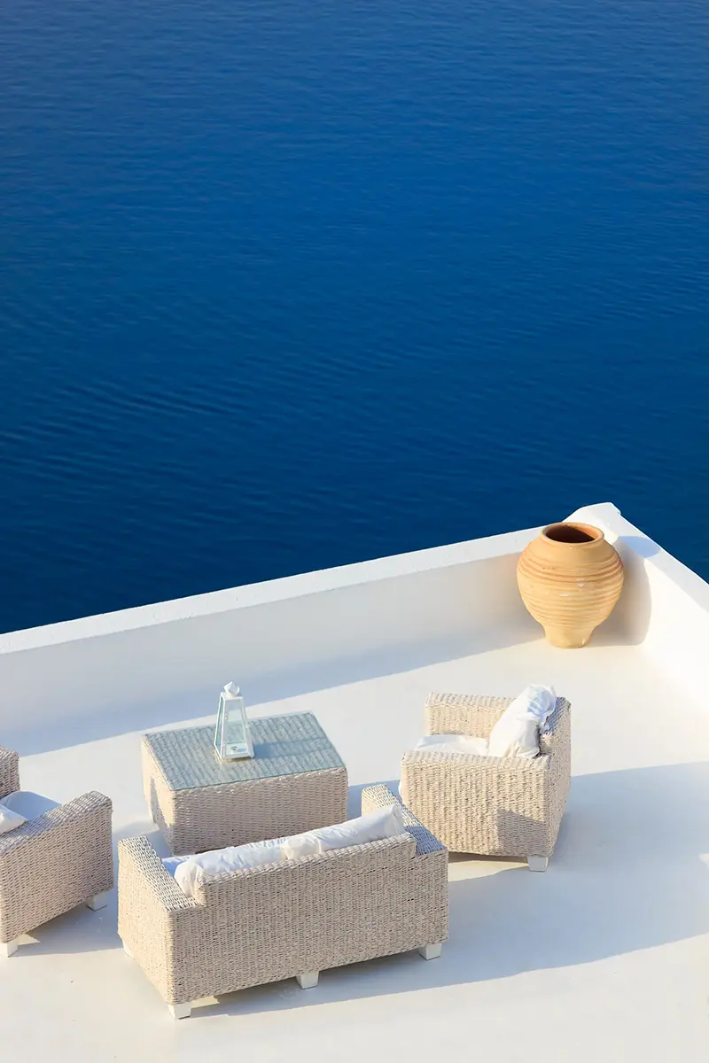Balcone a Santorini con vista sul mare