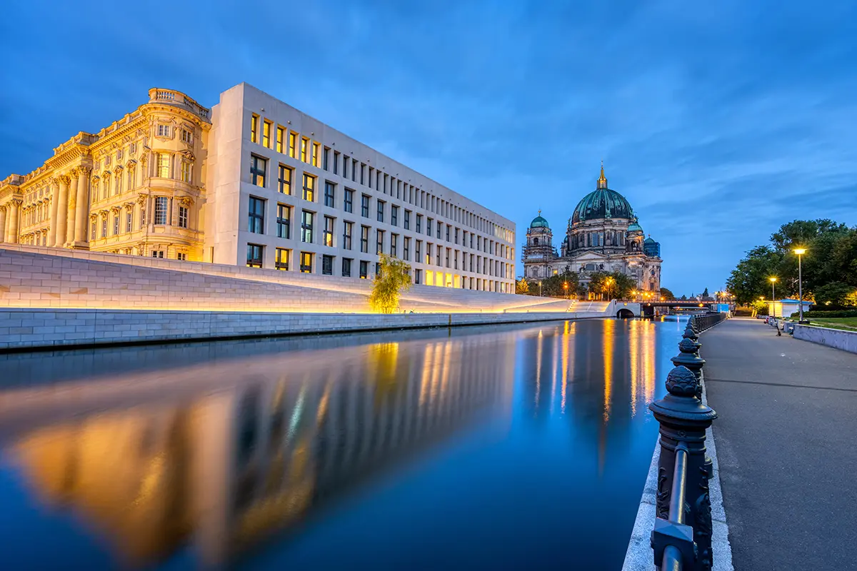 Il Duomo di Berlino, il fiume Sprea e il Palazzo della Città